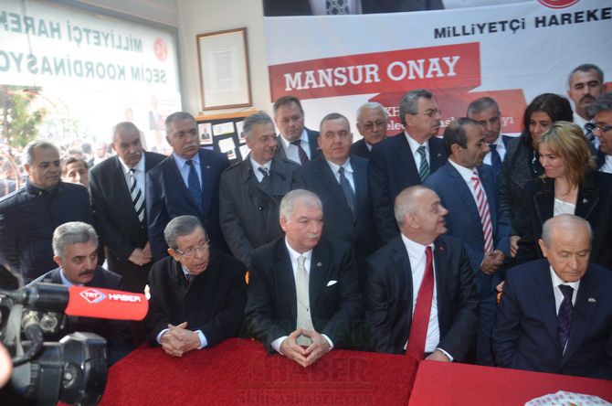 MHP LİDERi DEVLET BAHÇELİ AKHİSARLILAR İLE BULUŞTU